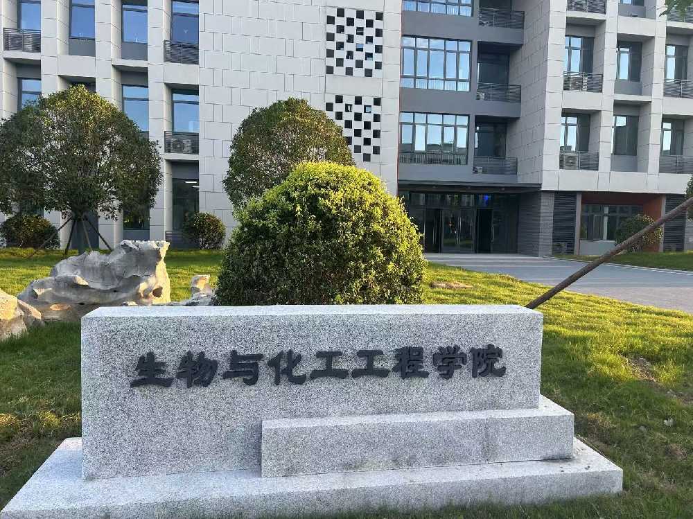 新兴县扬州职业大学体育场高杆灯项目